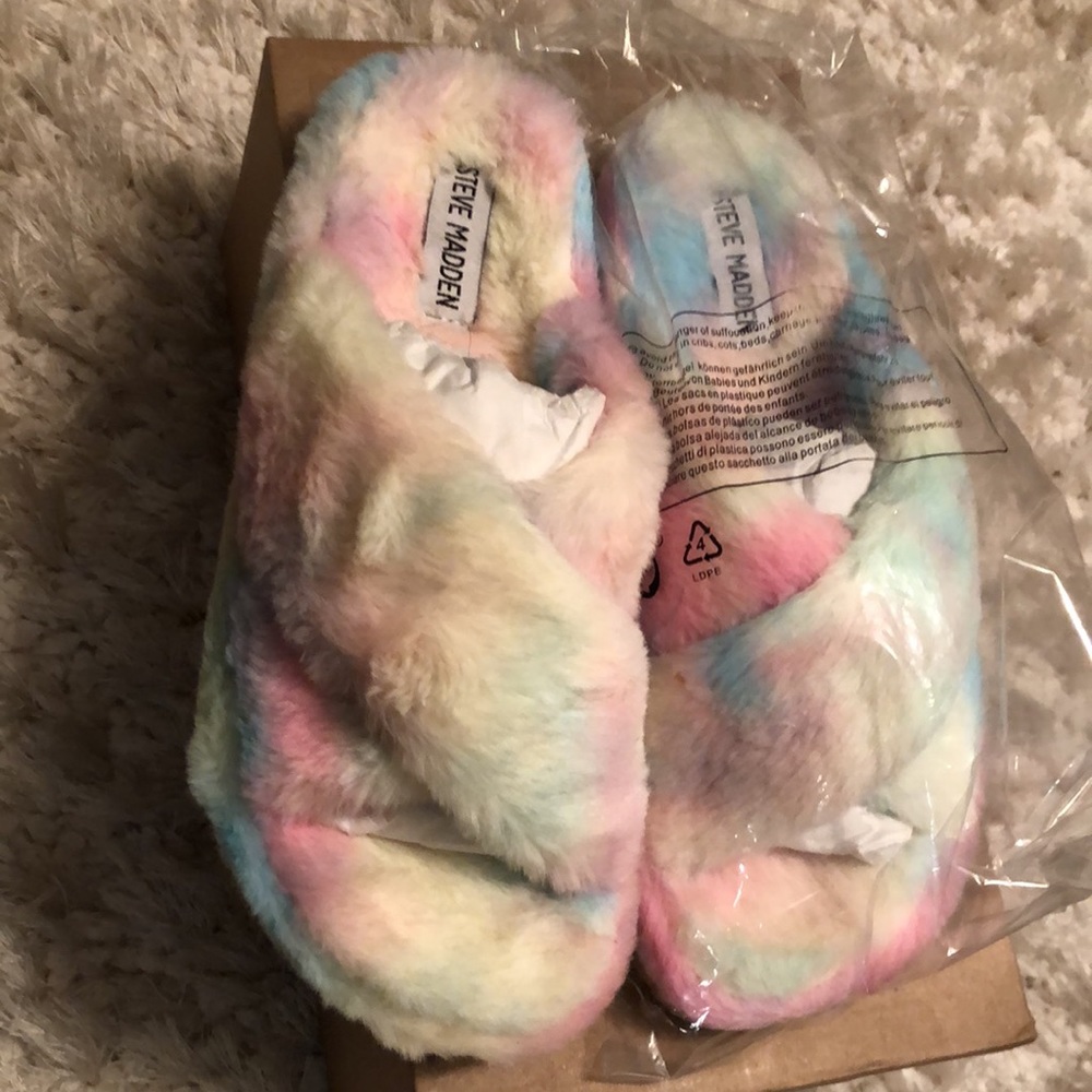 Steve Madden Pastel Faux Fur Sandals - Picture 2 of 6